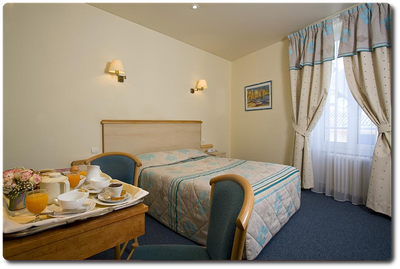 Petit-déjeuner en chambre